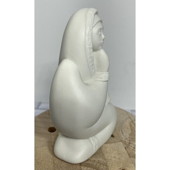 Porcelain Virgin Mary Mother Of Jesus Praying 4.5” Tall Signed - Picture 8 of 16